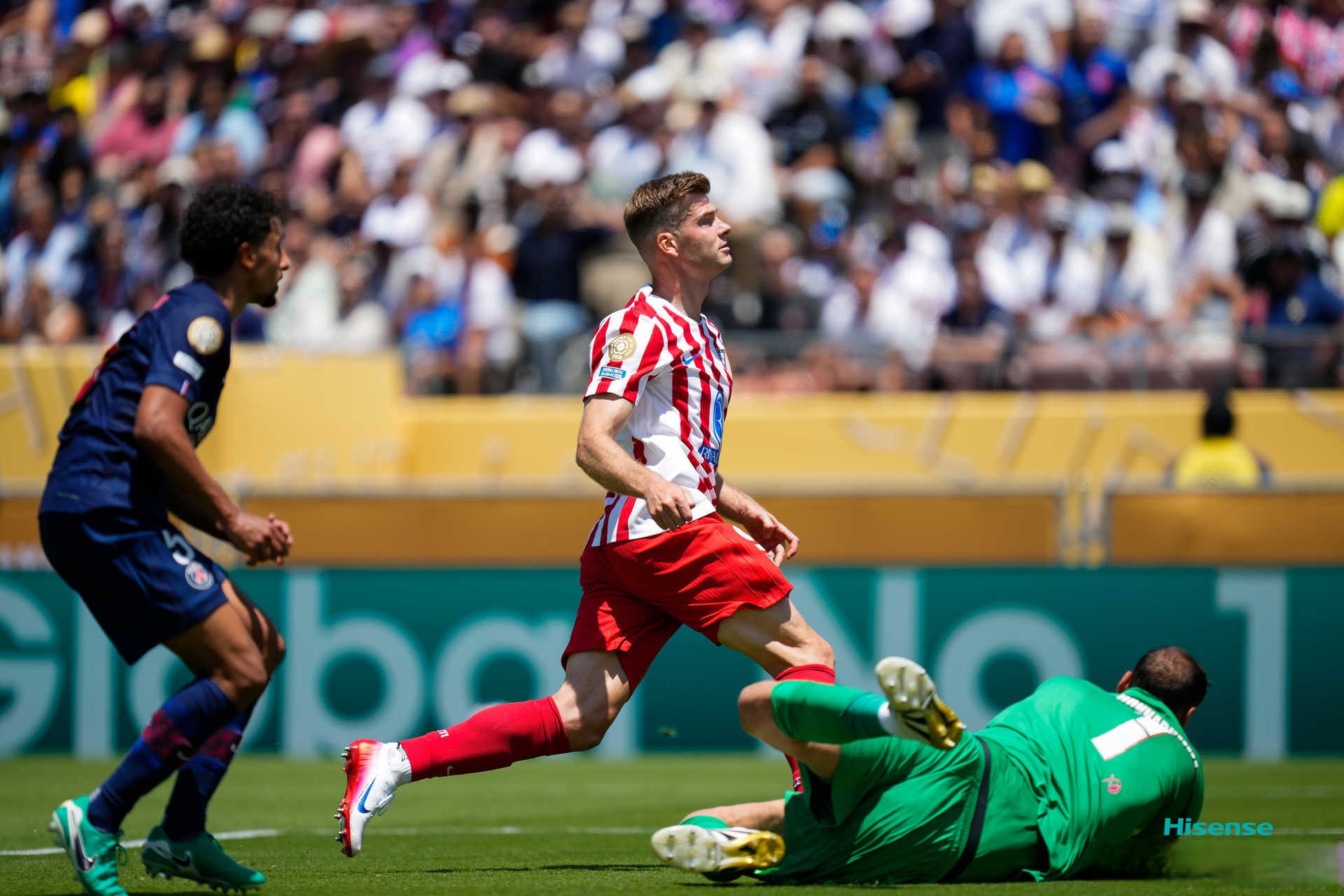 皇冠体育官网-包含赛地聚焦——欧冠赛前热度飙升，密尔沃基雄鹿防线松动，态度坚定，赛程密集仍需轮换的词条